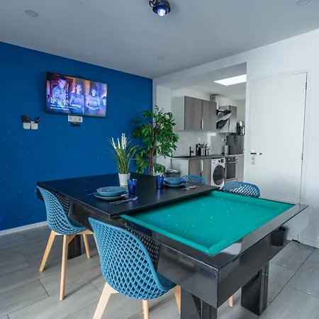 Daire Capsule Ocean 2 Chambres- Billard - Jacuzzi - Netflix *