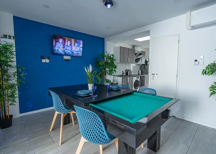 Appartement Capsule Océan 2 Chambres- Billard - Jacuzzi - Netflix *