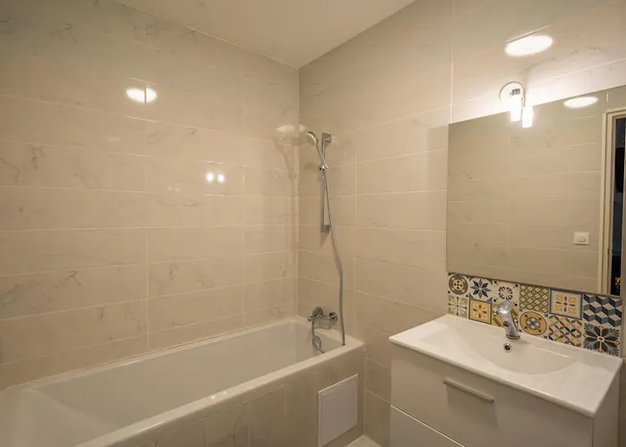 Daire Capsule Ocean 2 Chambres- Billard - Jacuzzi - Netflix *