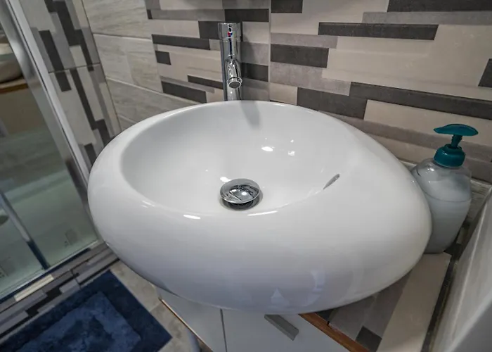 Daire Capsule Ocean 2 Chambres- Billard - Jacuzzi - Netflix