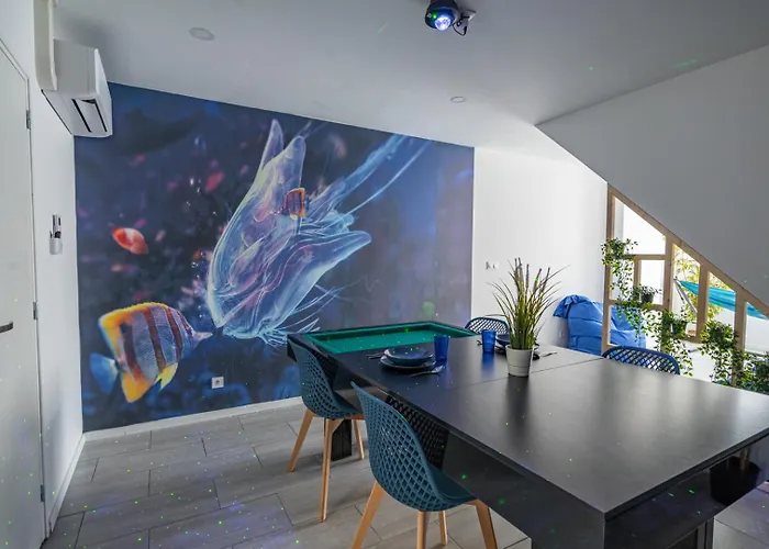 Capsule Ocean 2 Chambres- Billard - Jacuzzi - Netflix